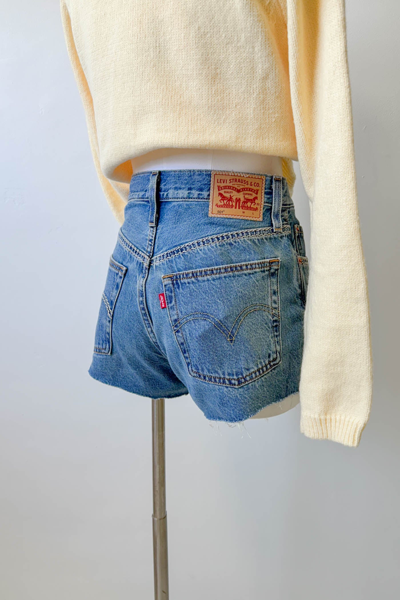 Switch Stitch 501 Orignal Distress Shorst by Levi's