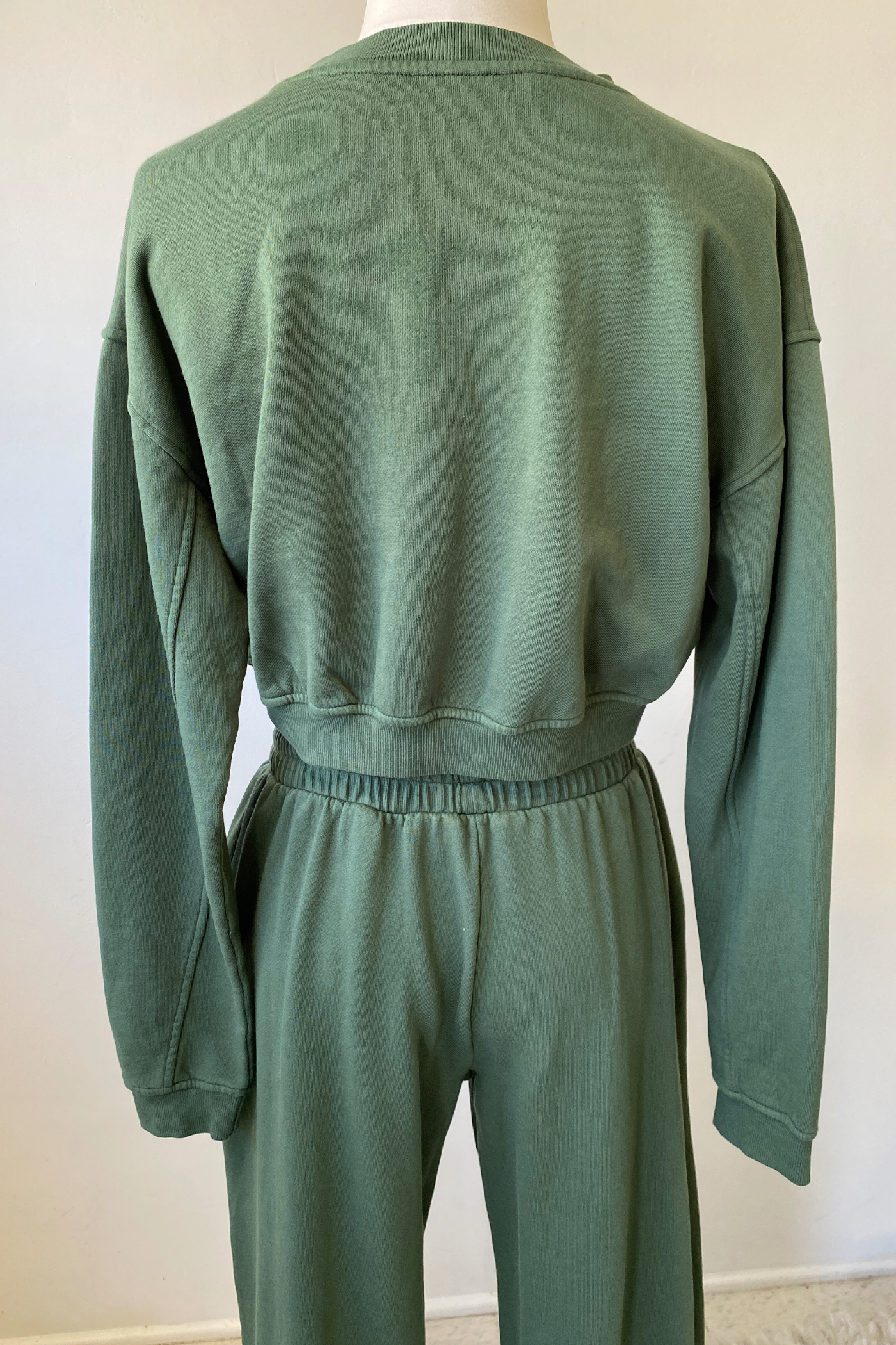 Basic Crop Sweatshirt