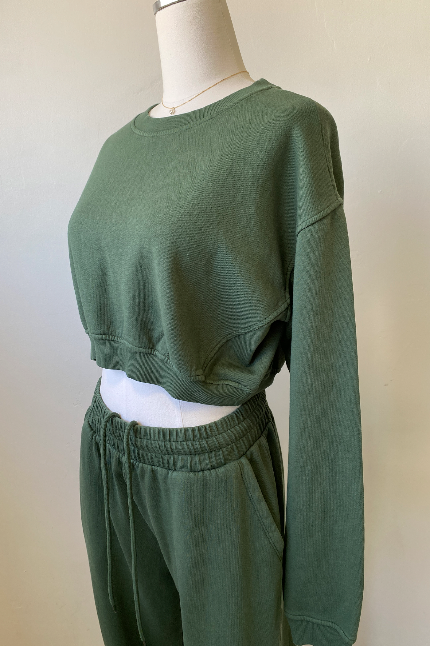 Basic Crop Sweatshirt