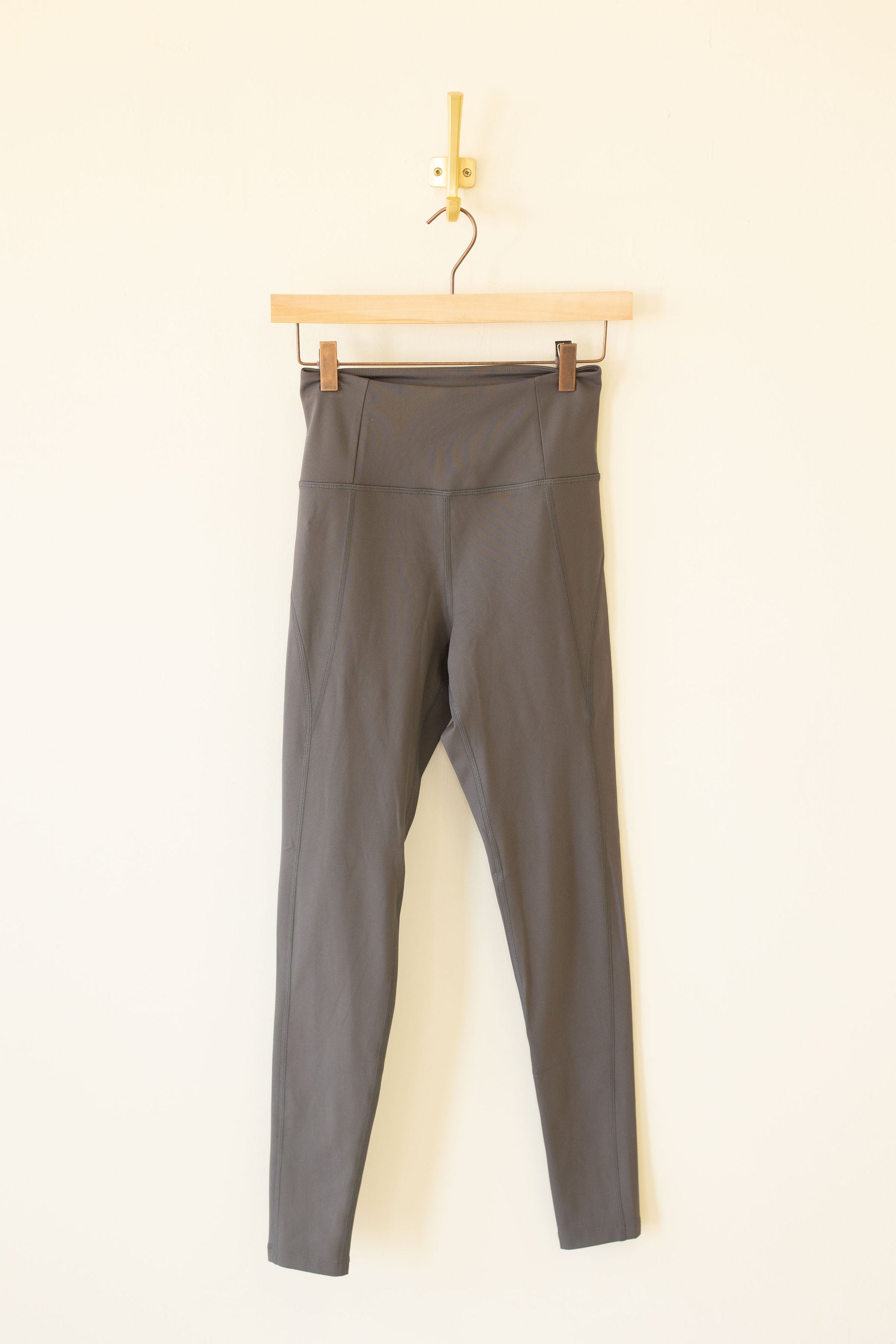 grey compressive leggings