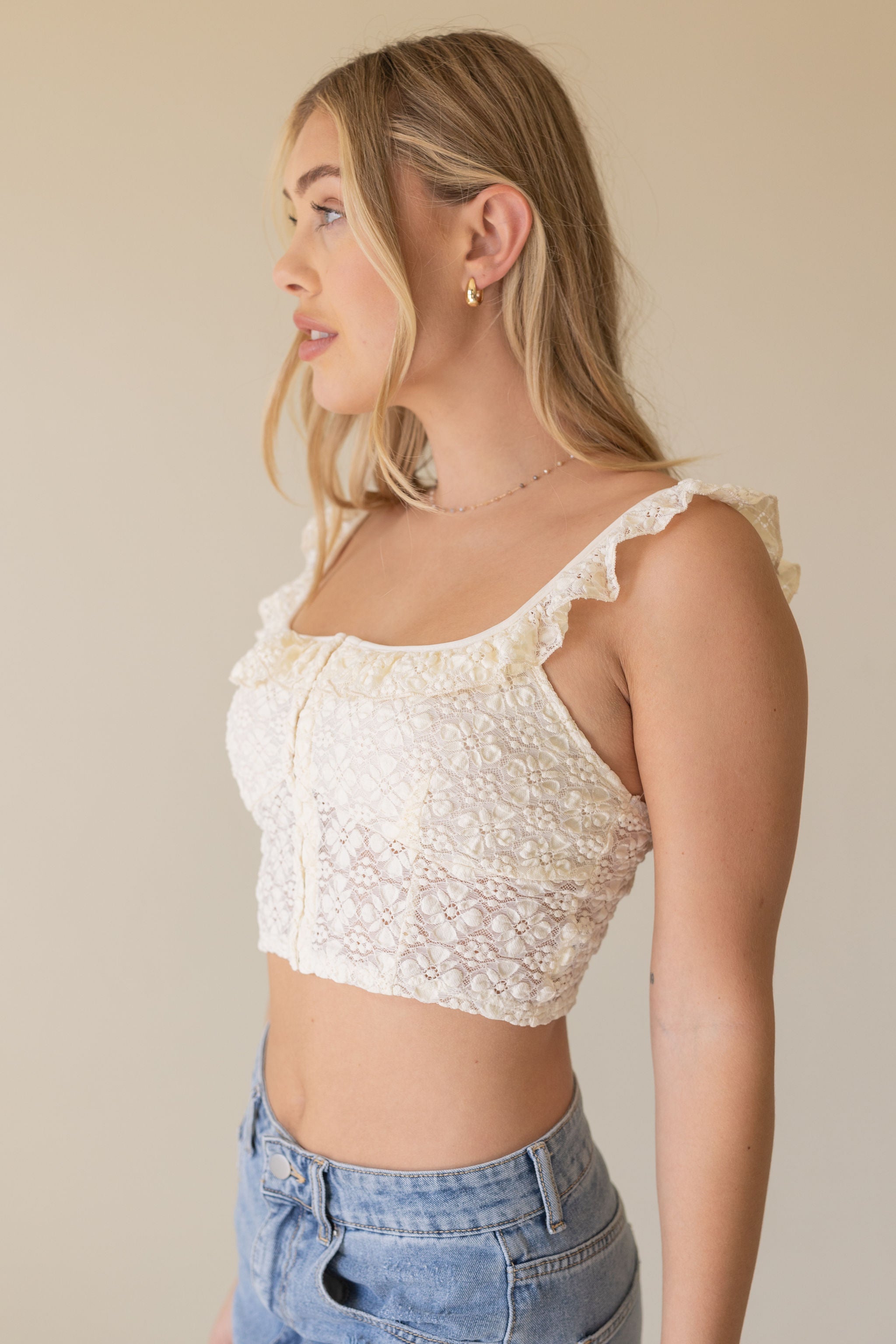 Steal Glimpses Sleeveless Floral Lace Top