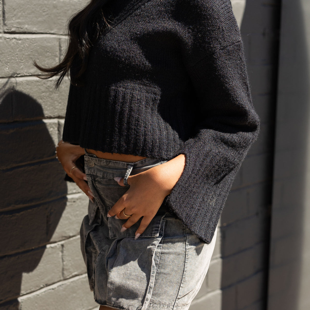 Black crop hotsell sweater outfit