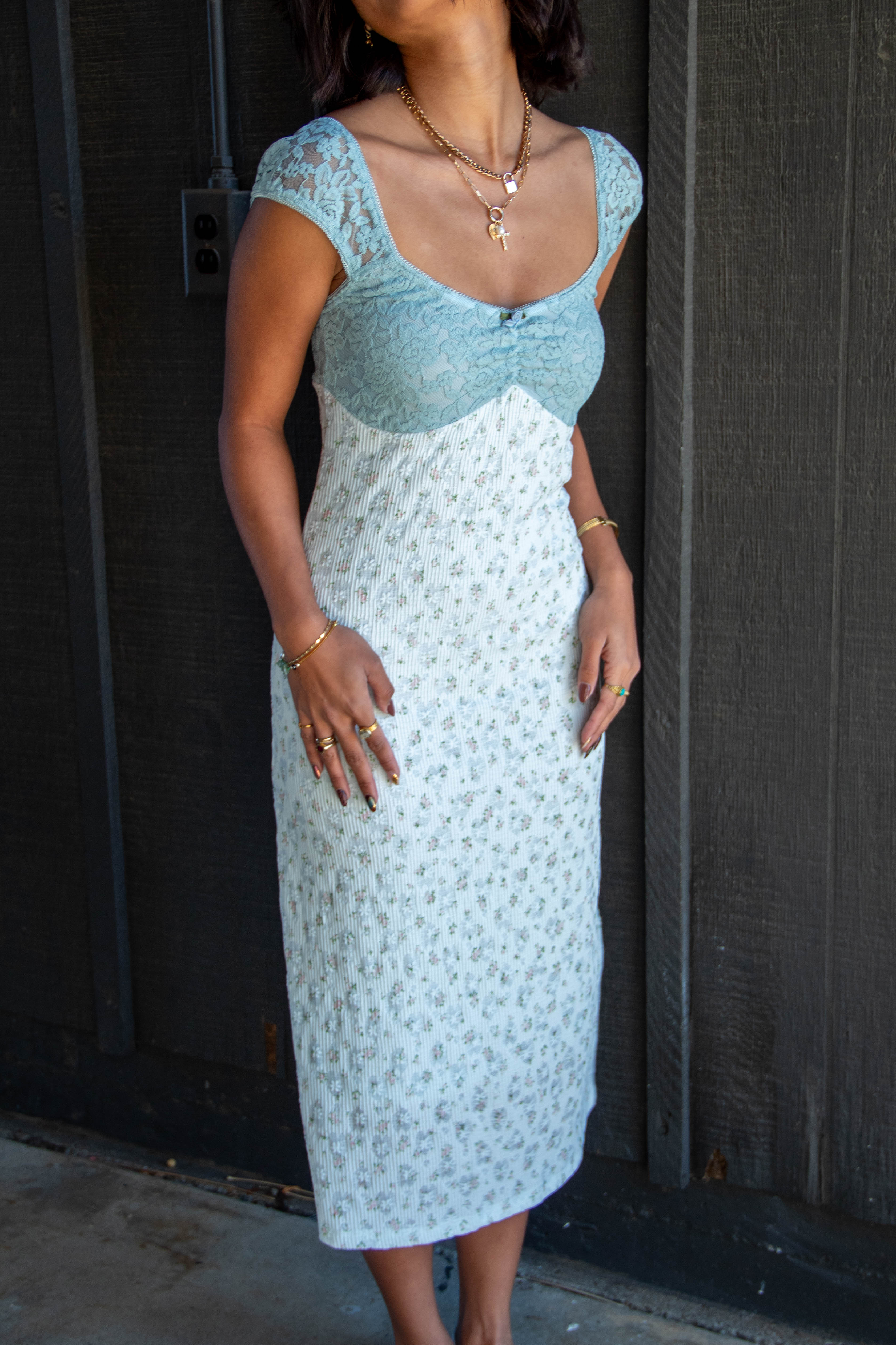 Stretch Lace Sleeveless Maxi Dress